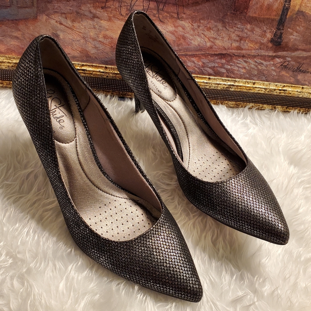 ❗️FINAL PRICE AND SALE❗️NWOB Life Stride Dress Pumps Style: SEVYN